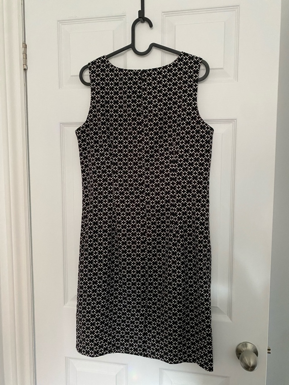 Mario Serrani Black and White Sleeveless Patterned Midi Dress - Picture 2 of 3